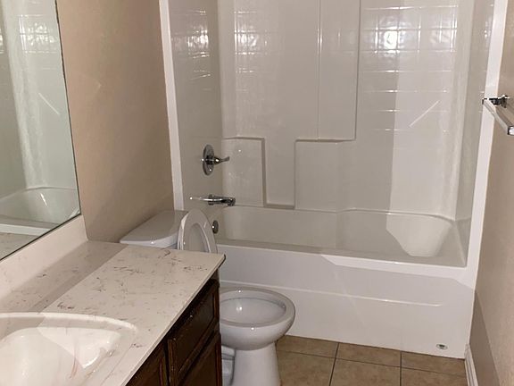 3rd image of 1112 Grace Point Dr APT B