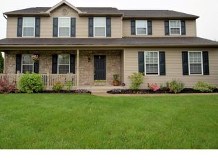 104 Queen Anne Cir, Douglassville, PA 19518