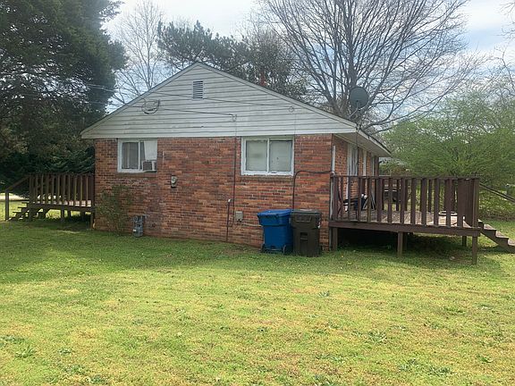 3rd image of 127 Hinton Dr