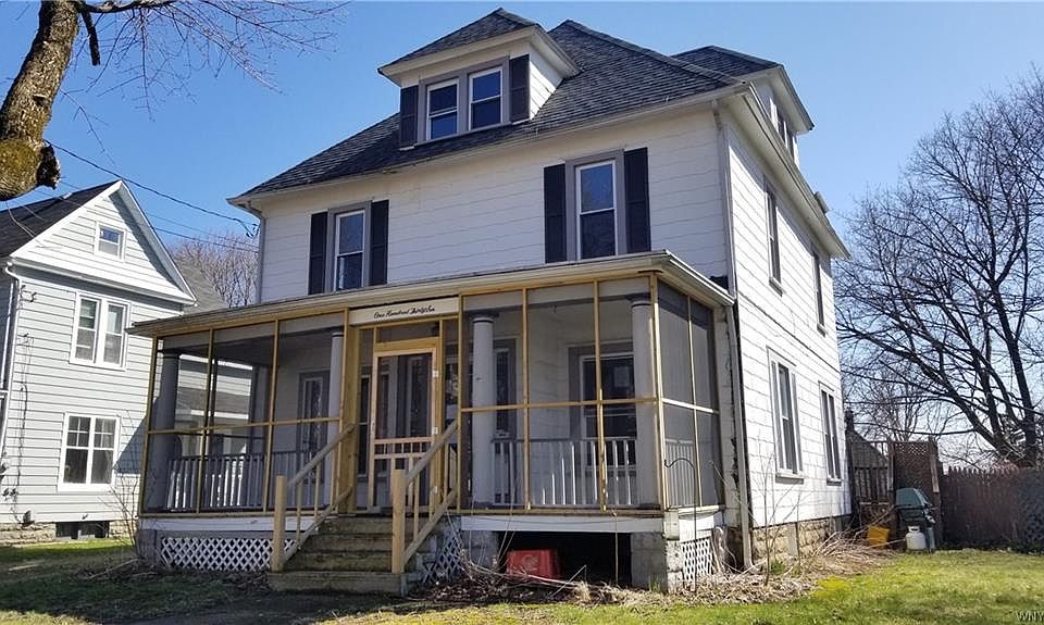 1st image of 136 Bowen St