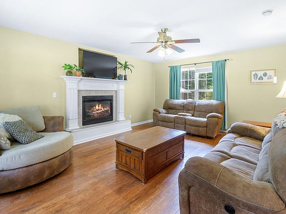 3rd image of 5585 Sarah Dr