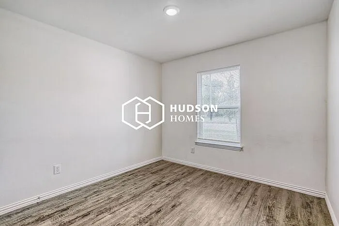 1701 N Guadalupe St — Photo 10