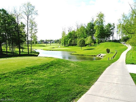 5th image of 40-82 Briarcrest Vlg