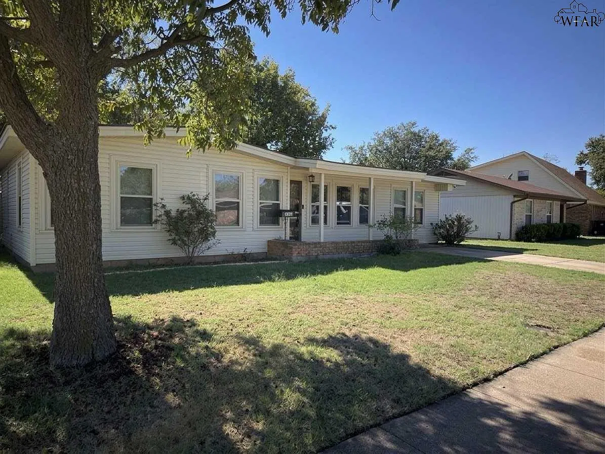 3 bed, 1.0 bath, 1144 sqft, $1,400 — Photo 2