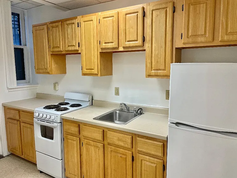 1077 Beacon St #B1 — Photo 3