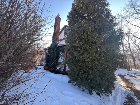 Grand Place, Huntington Station, NY 11746