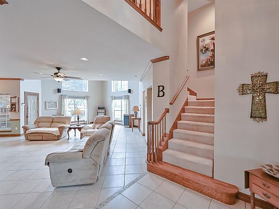 3rd image of 1389 Fairhaven Dr