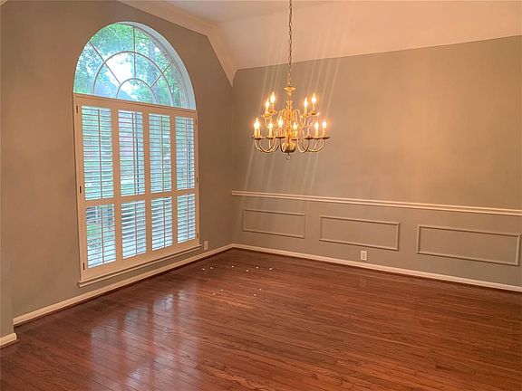 4th image of 34 Sparklewood Pl