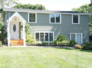 9 Winnie Rd, Center Moriches, NY 11934