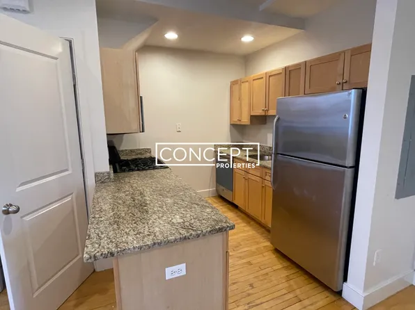 110A 2nd St #105, Cambridge, MA 02141