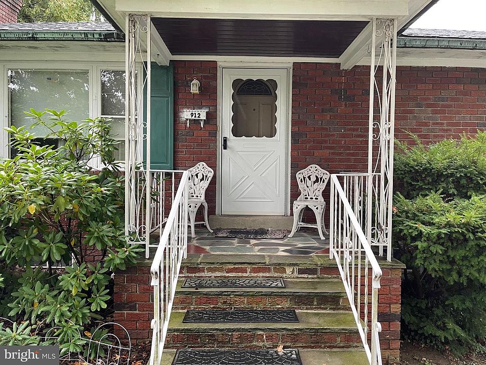 1st image of 912 New Hope St