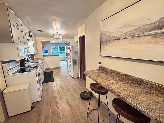 3rd image of 2749 Juniper Ave