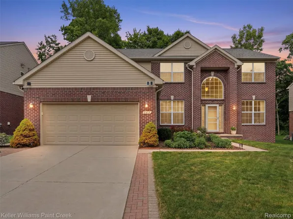 846 Monterey Ln, Rochester Hills, MI 48307