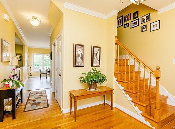 5th image of 10121 Stags Leap Dr