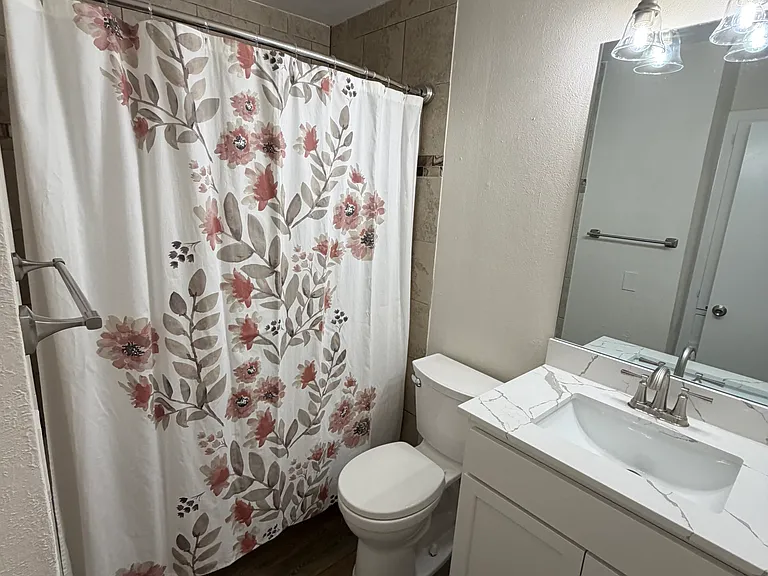 1213 Hampshire Ln #A — Photo 13