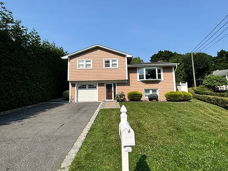 120 Pilgrim Dr — Photo 3