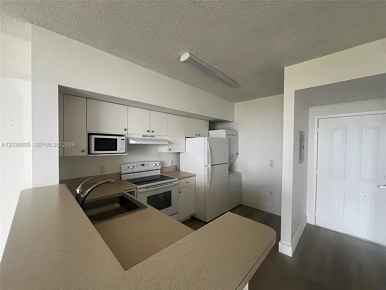 5077 NW 7th St #809 — Photo 6