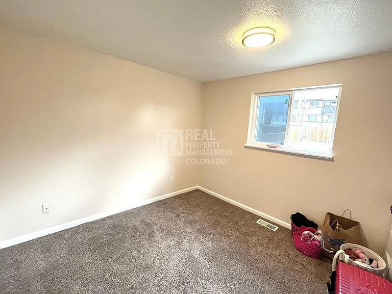 2046 Del Mar Dr — Photo 7