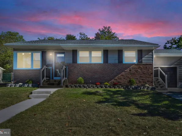 12 Laguna Dr, Magnolia, NJ 08049