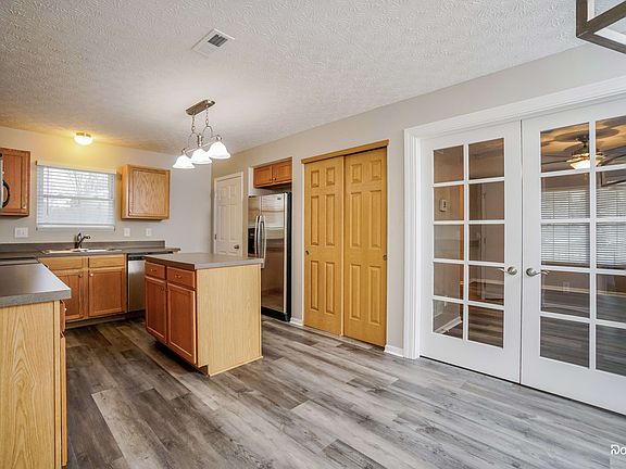 3rd image of 6262 Albany Way Dr