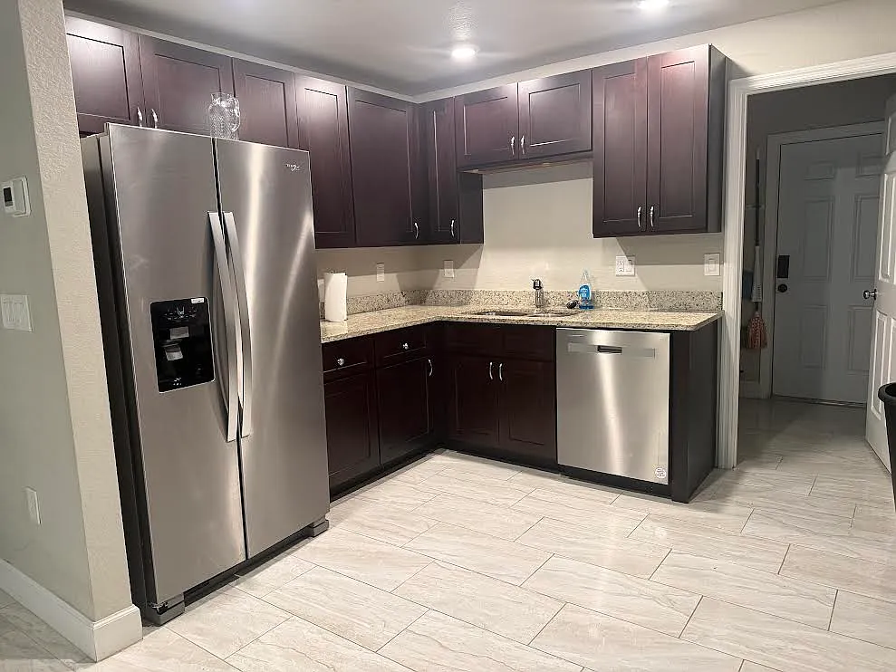 3 bed, 1170 sqft, $2,650 — Photo 4