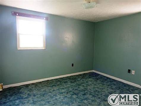 4th image of 279 Carpenter St