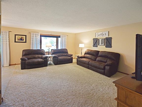 3rd image of 2985 Bartelmy Ln N