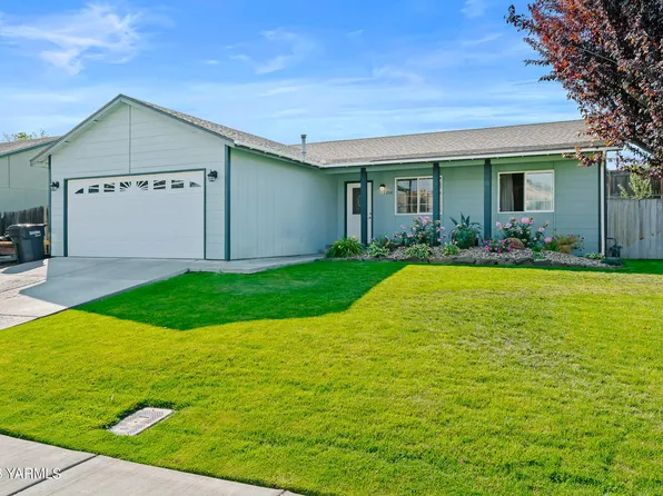 1206 W Pear Ave, Selah, WA 98942