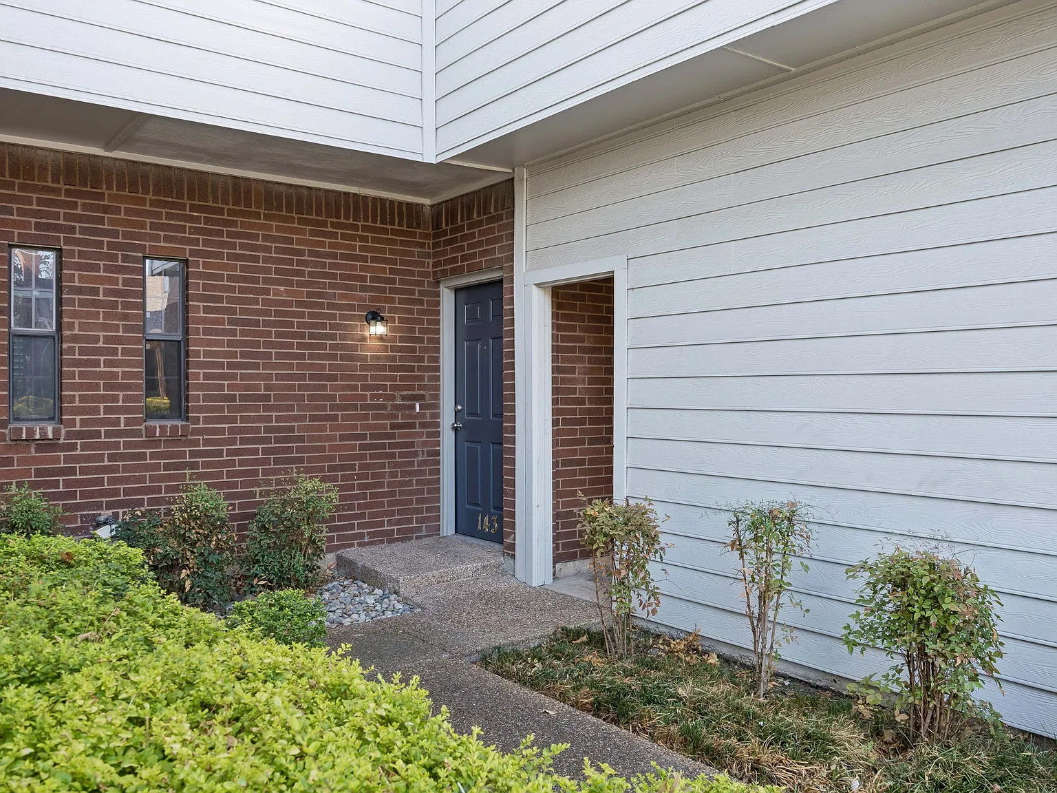 2 bed, 1.5 bath, 1013 sqft, $1,895 — Photo 4