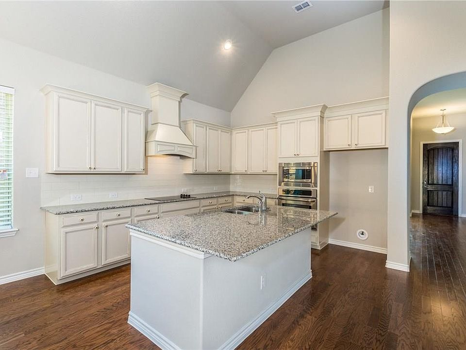 2nd image of 5605 Del Rey Dr