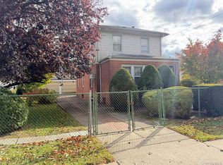 20804 50th Ave, Oakland Gardens, NY 11364