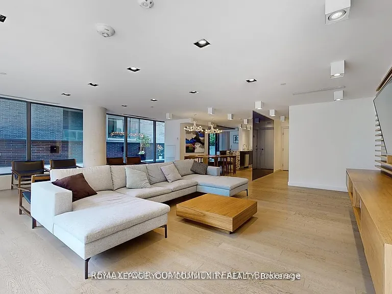 111 Bathurst St #314 — Photo 30