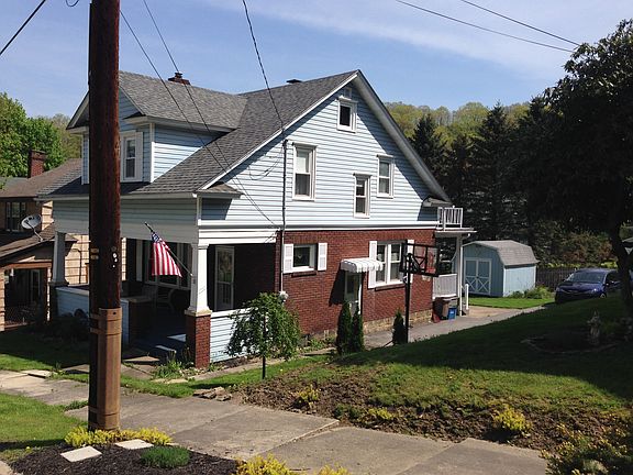 Long driveway and HOOP!