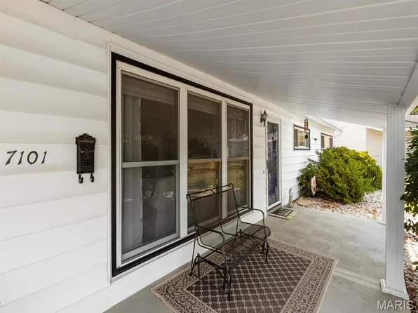 7101 Fernbrook Dr, Saint Louis, MO 63123