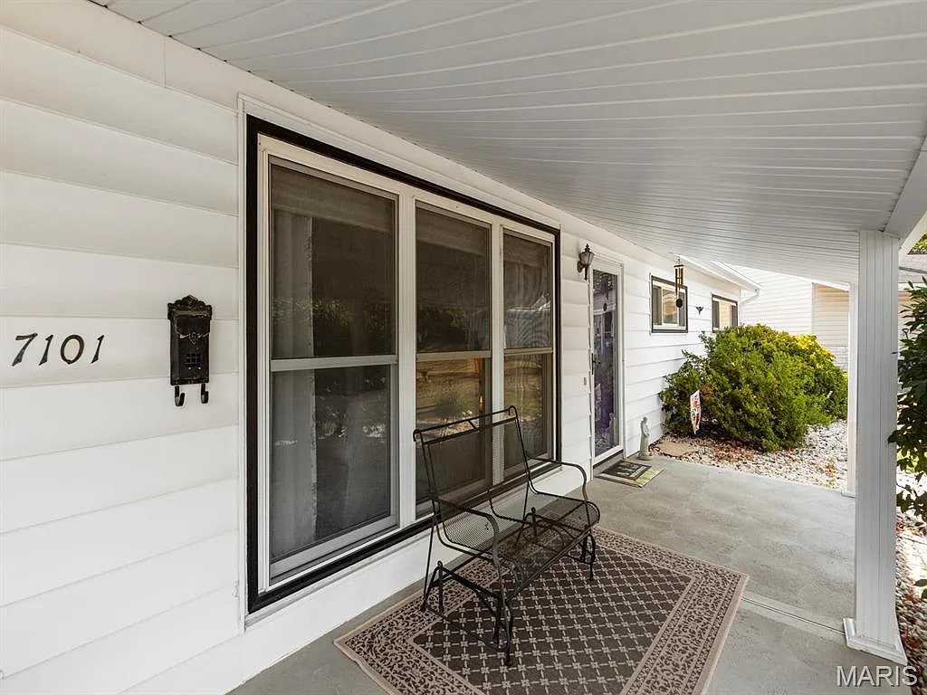 7101 Fernbrook Dr photo 1