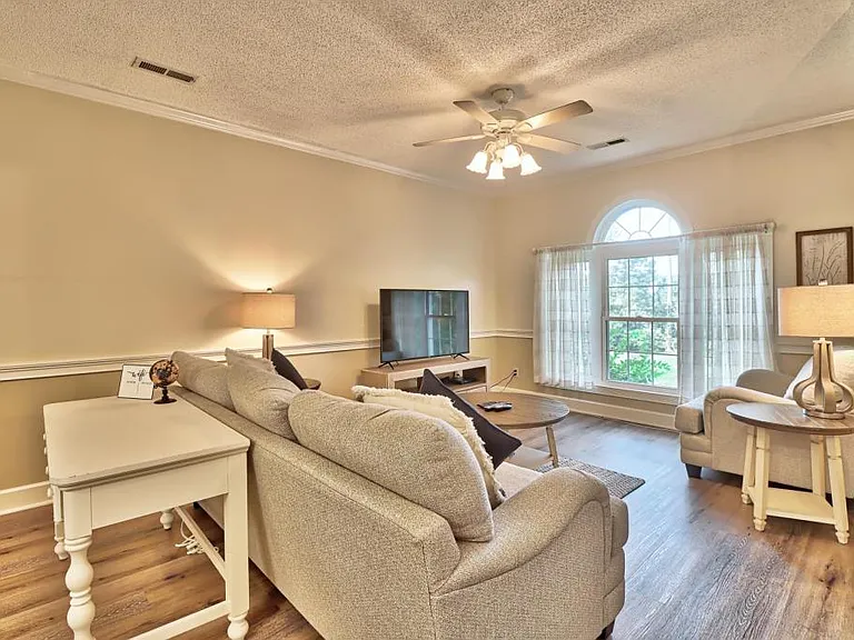 698 Riverwalk Dr — Photo 6