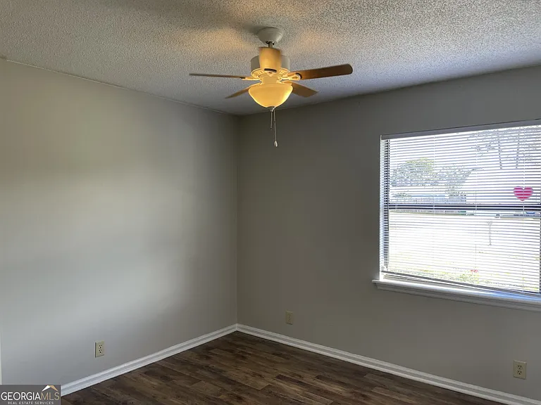 403 Fairfield Ct — Photo 12
