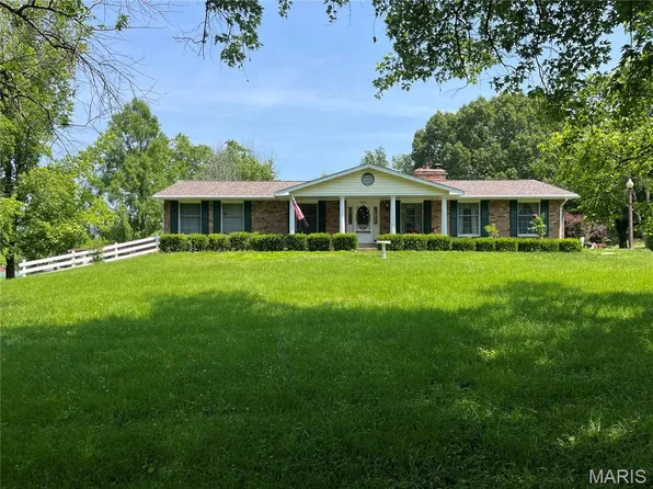 715 Silo Ln, Villa Ridge, MO 63089