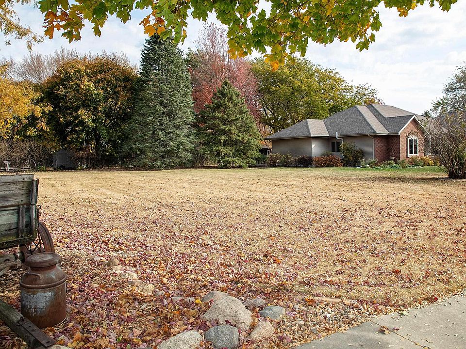 2nd image of Willow Cir