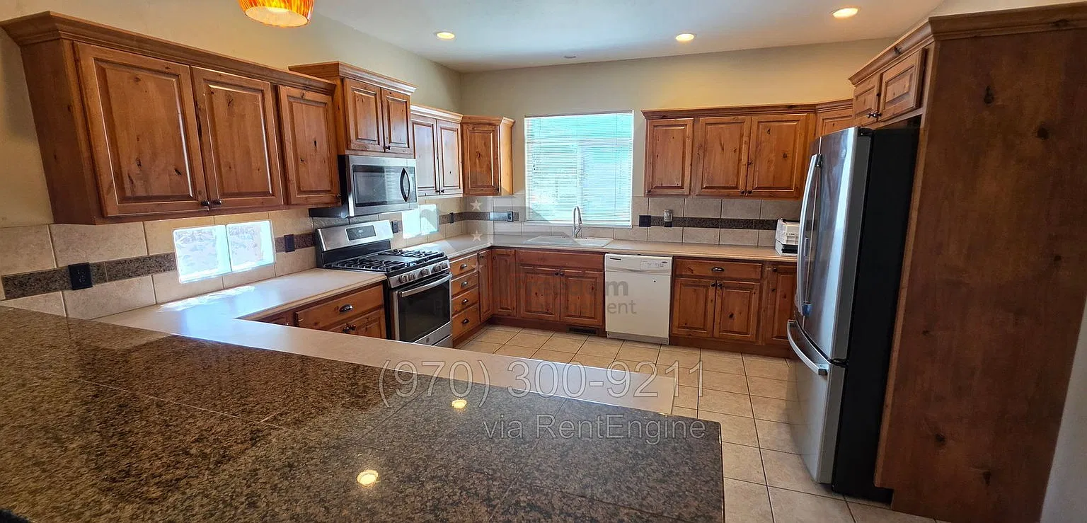 2 bed, 2.0 bath, 2007 sqft, $2,120 — Photo 1