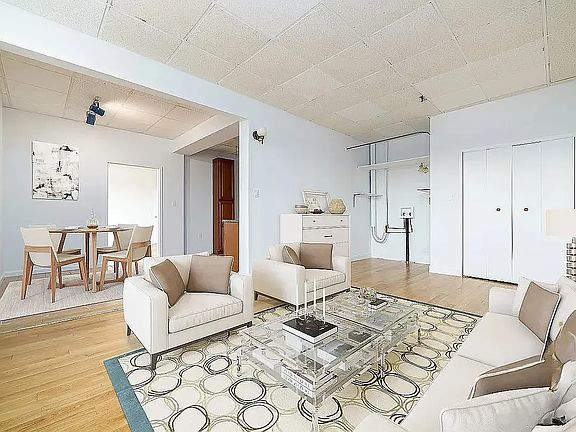 3rd image of 228 25th St #3C
