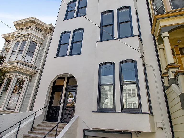 1329 S Van Ness Ave — Photo 43