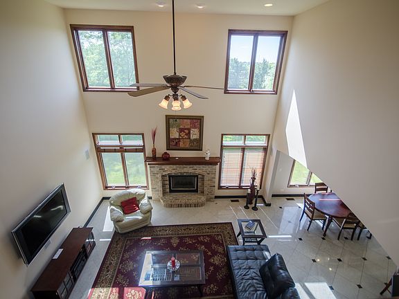 2nd image of 503 Meadowwood Ln