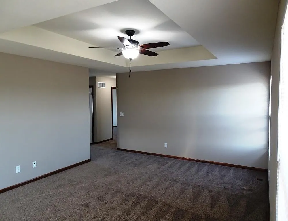 4 bed, 2000 sqft, $1,750 — Photo 2