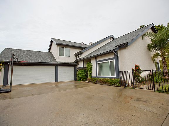 2nd image of 821 Carriage Dr