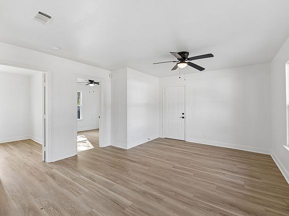 2nd image of 820 Grande Dr