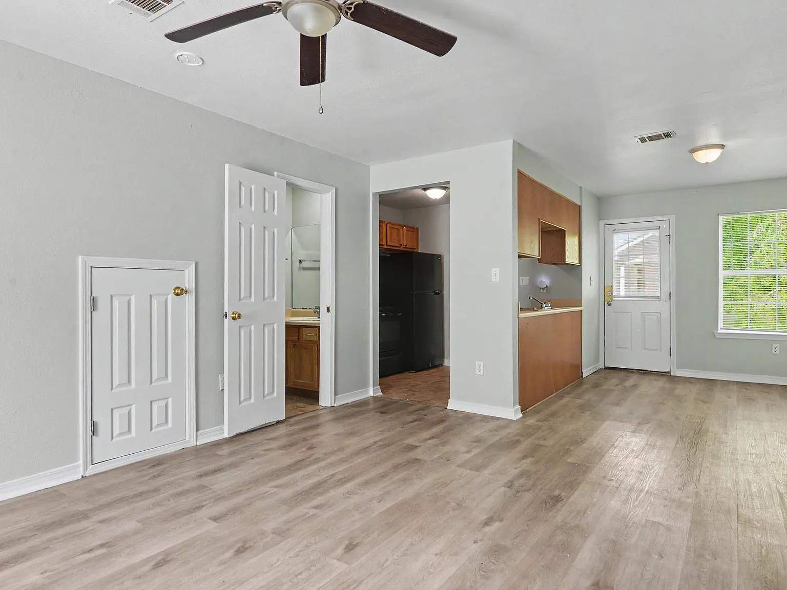 2 bed, 1.5 bath, 1008 sqft, $1,100 — Photo 1