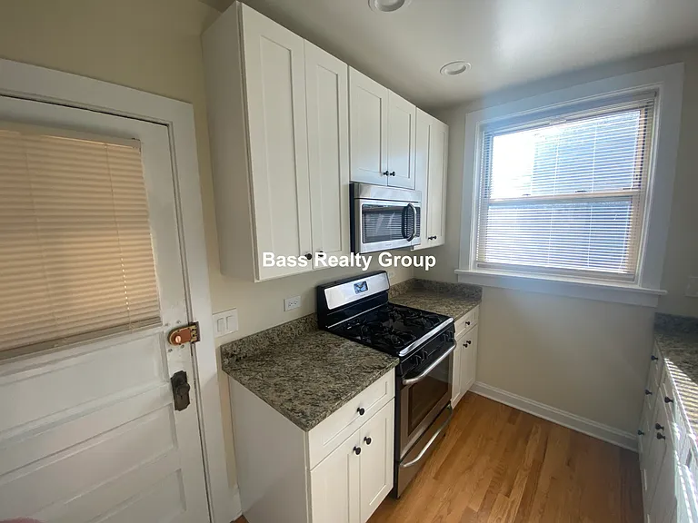 914 Crain St #3N — Photo 8