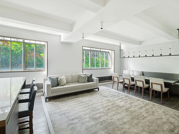 4th image of 1 W 67th St #410/411-20
