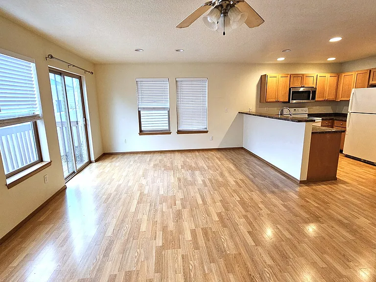 8111 NE 36th Ct — Photo 4